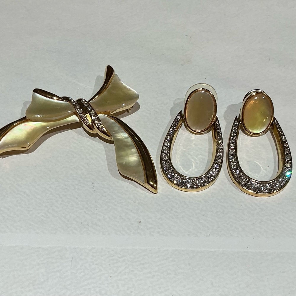 Vintage Butler for Fifth Avenue  Gold and Cream Mother of Pearl Jewelry Set